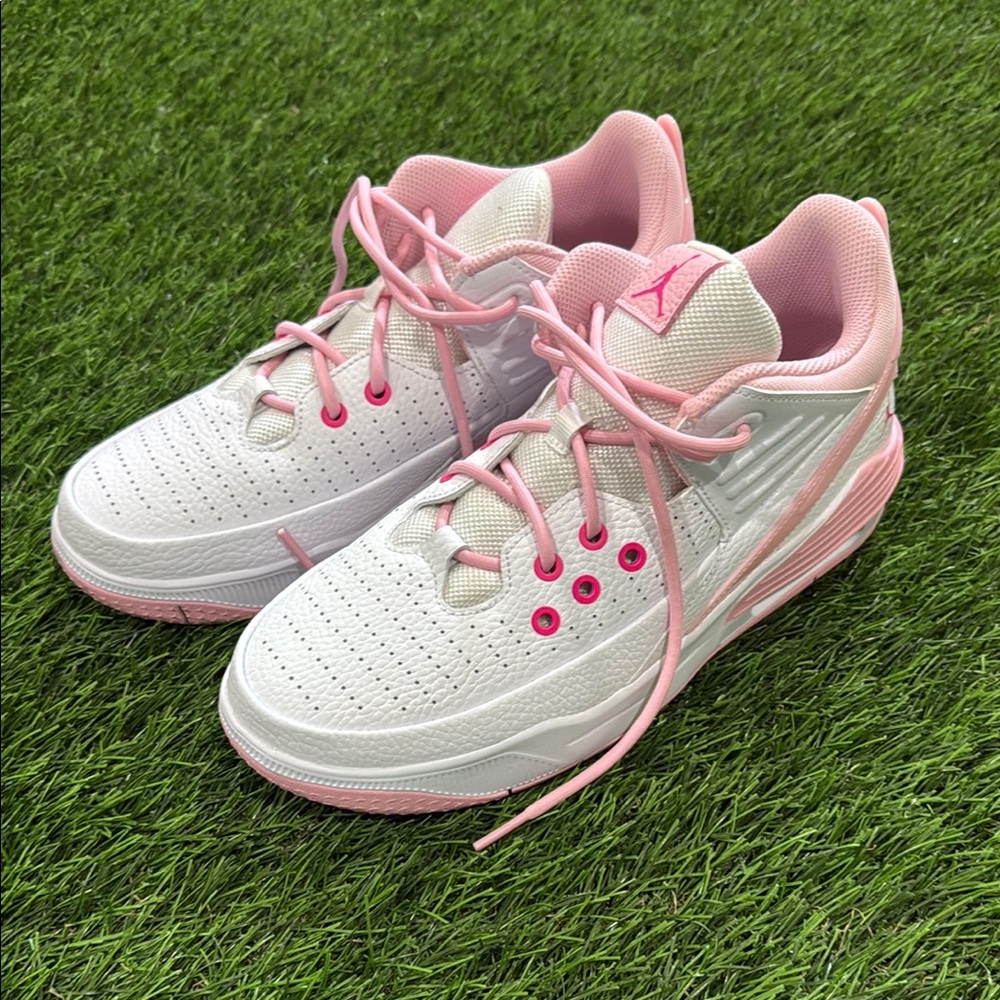Nike Women's White and Pink Athletic Sneakers